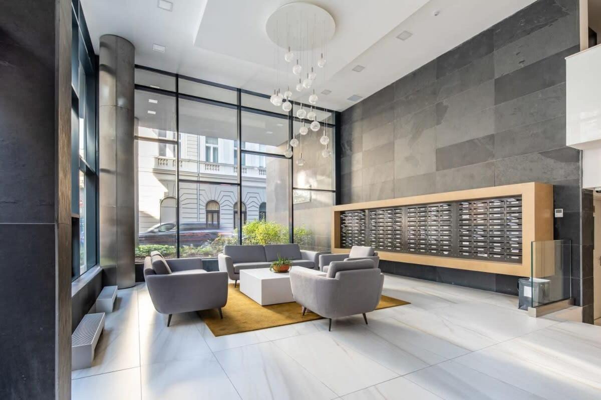 Cute Central Apartment With Balcony Budapest Luaran gambar