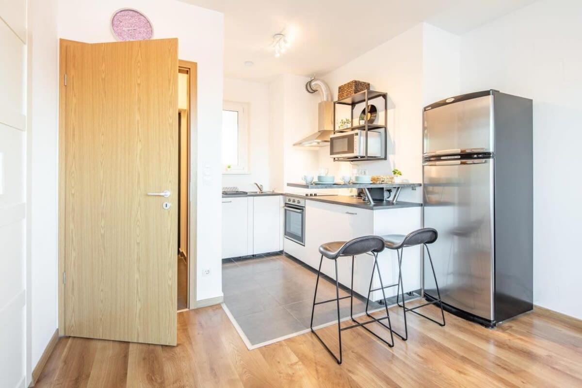 Cute Central Apartment With Balcony Budapest Luaran gambar